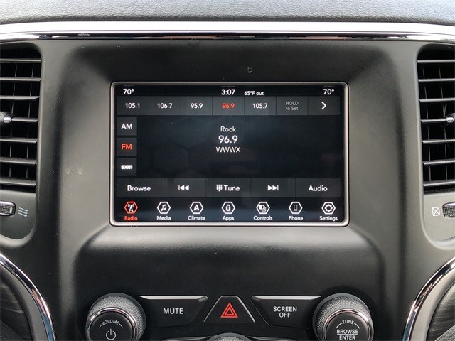 Jeep Grand Cherokee Vehicle Full-screen Gallery Image 22