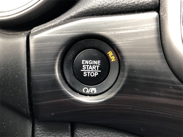 Jeep Grand Cherokee Vehicle Full-screen Gallery Image 24