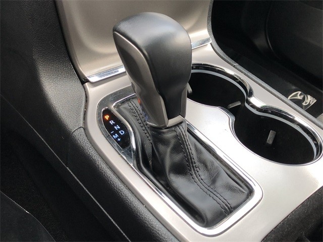 Jeep Grand Cherokee Vehicle Full-screen Gallery Image 25