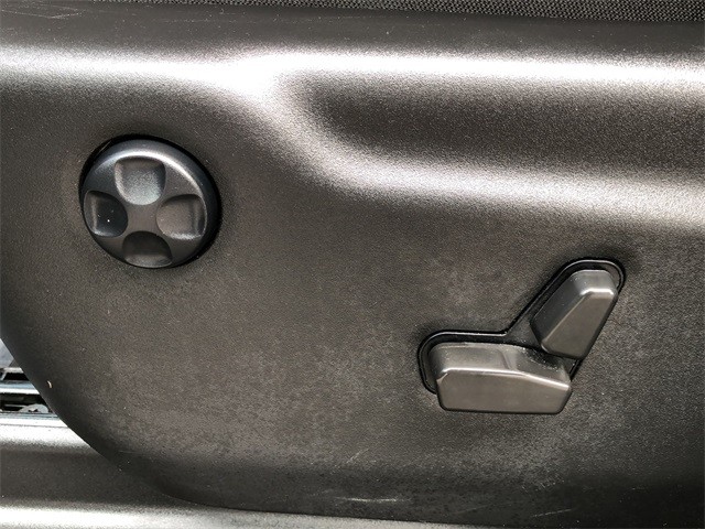 Jeep Grand Cherokee Vehicle Full-screen Gallery Image 28