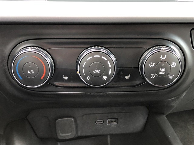 Chevrolet Trax Vehicle Full-screen Gallery Image 24