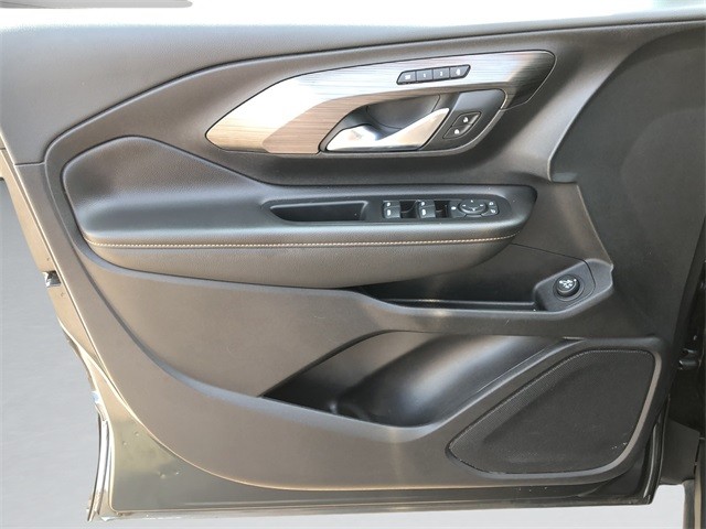 GMC Terrain Vehicle Full-screen Gallery Image 11