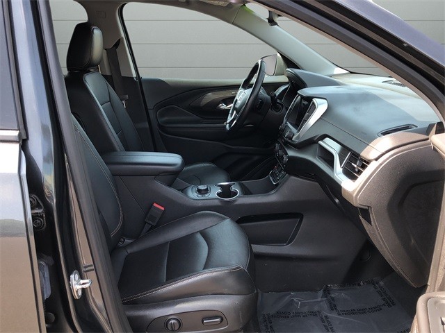 GMC Terrain Vehicle Full-screen Gallery Image 15