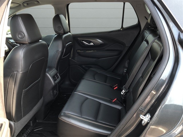 GMC Terrain Vehicle Full-screen Gallery Image 16