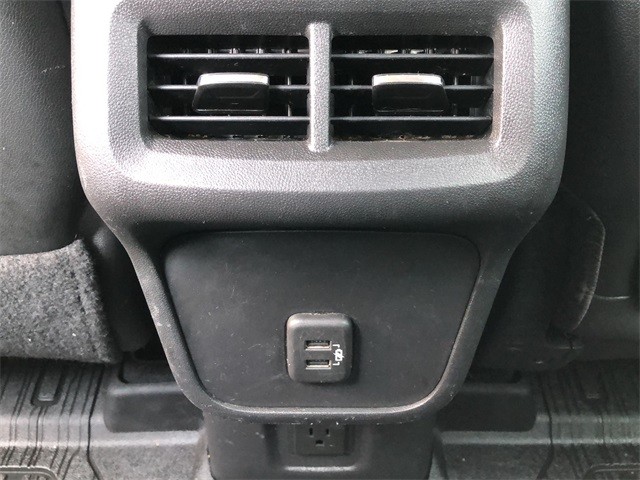 GMC Terrain Vehicle Full-screen Gallery Image 17