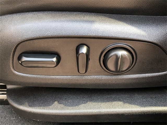 GMC Terrain Vehicle Full-screen Gallery Image 27