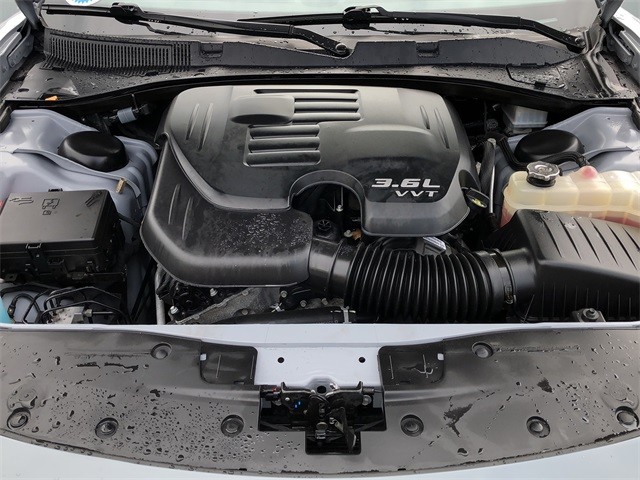 Dodge Charger Vehicle Full-screen Gallery Image 19