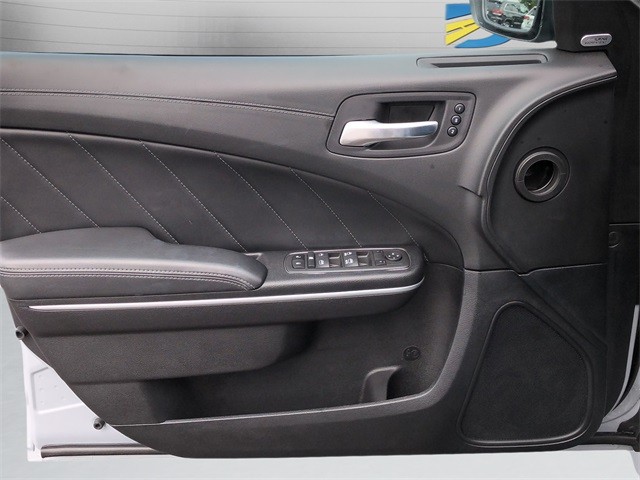 Dodge Charger Vehicle Full-screen Gallery Image 22