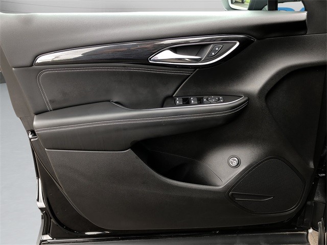 Buick Envision Vehicle Full-screen Gallery Image 11