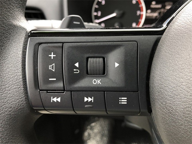 Nissan Rogue Vehicle Full-screen Gallery Image 9