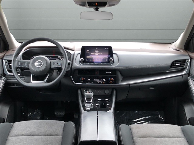 Nissan Rogue Vehicle Full-screen Gallery Image 12