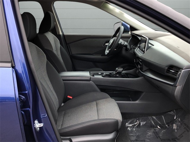 Nissan Rogue Vehicle Full-screen Gallery Image 15