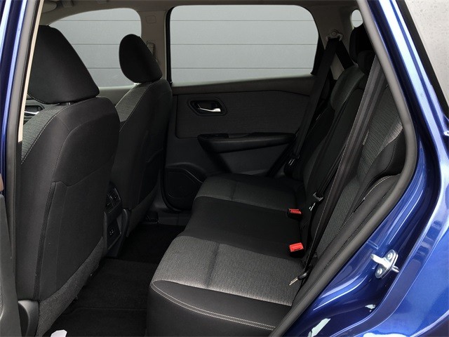 Nissan Rogue Vehicle Full-screen Gallery Image 16