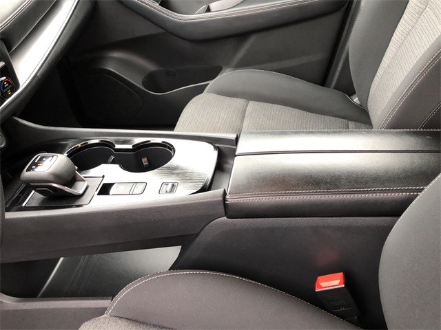 Nissan Rogue Vehicle Full-screen Gallery Image 20