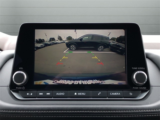 Nissan Rogue Vehicle Full-screen Gallery Image 23