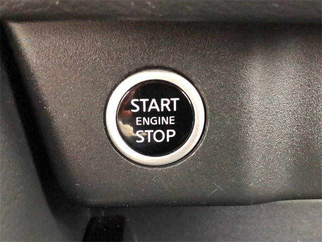 Nissan Rogue Vehicle Full-screen Gallery Image 24