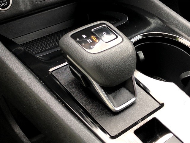 Nissan Rogue Vehicle Full-screen Gallery Image 25