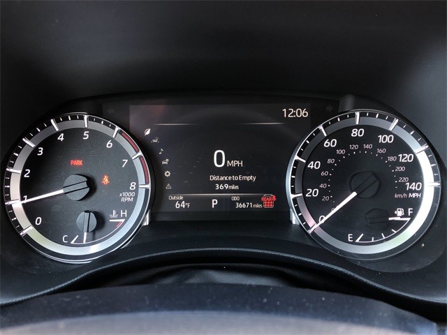 Toyota Highlander Vehicle Full-screen Gallery Image 13