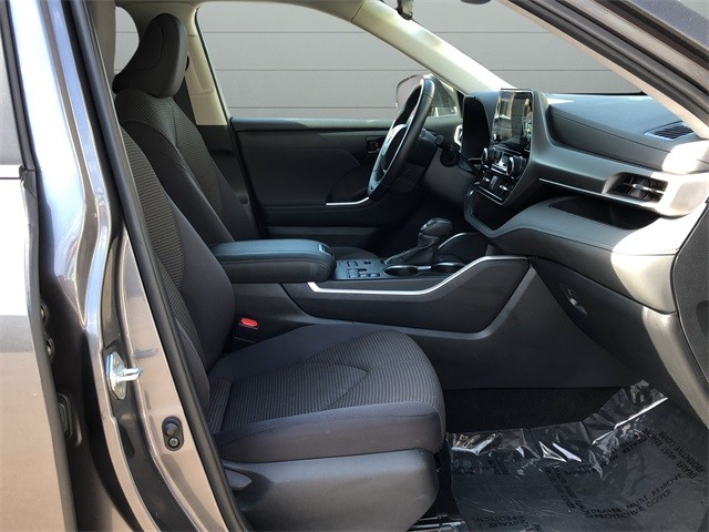 Toyota Highlander Vehicle Full-screen Gallery Image 15