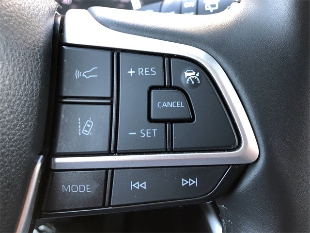 Toyota Highlander Vehicle Full-screen Gallery Image 18