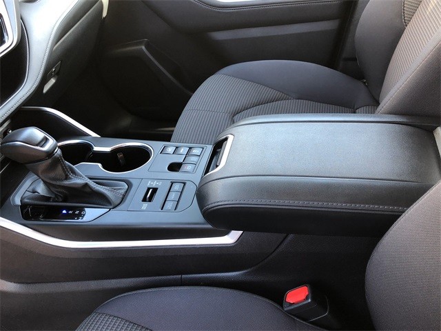 Toyota Highlander Vehicle Full-screen Gallery Image 20