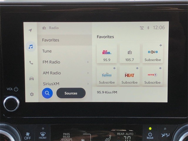 Toyota Highlander Vehicle Full-screen Gallery Image 22