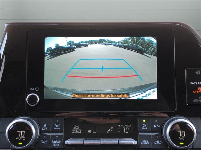 Toyota Highlander Vehicle Full-screen Gallery Image 23