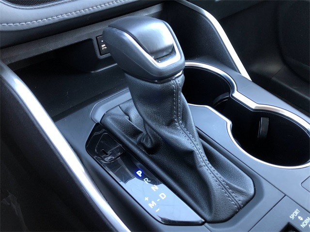 Toyota Highlander Vehicle Full-screen Gallery Image 25