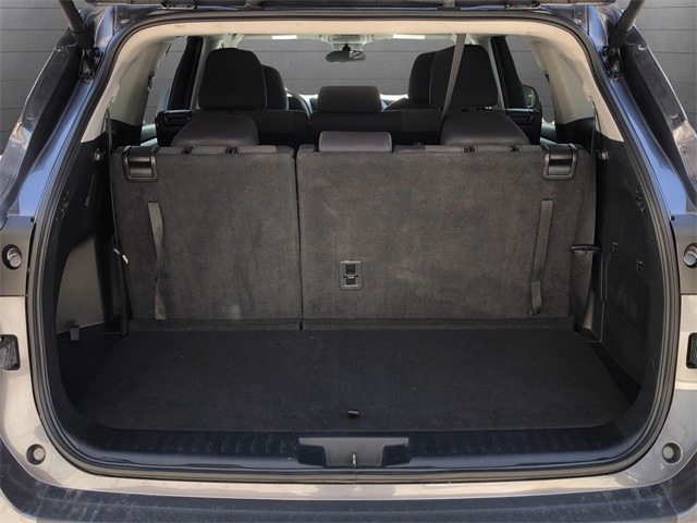 Toyota Highlander Vehicle Full-screen Gallery Image 27