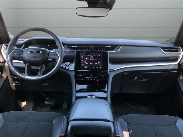 Jeep Grand Cherokee Vehicle Full-screen Gallery Image 12