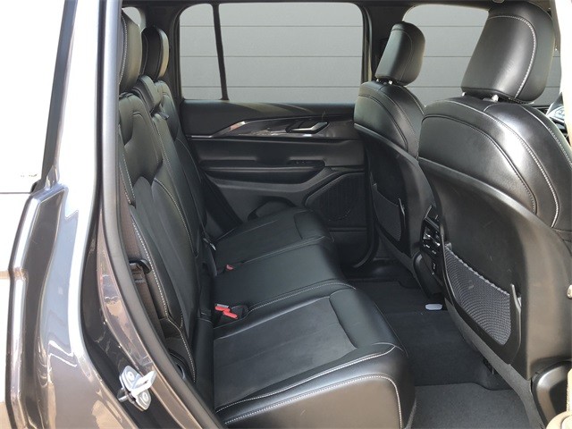 Jeep Grand Cherokee Vehicle Full-screen Gallery Image 14