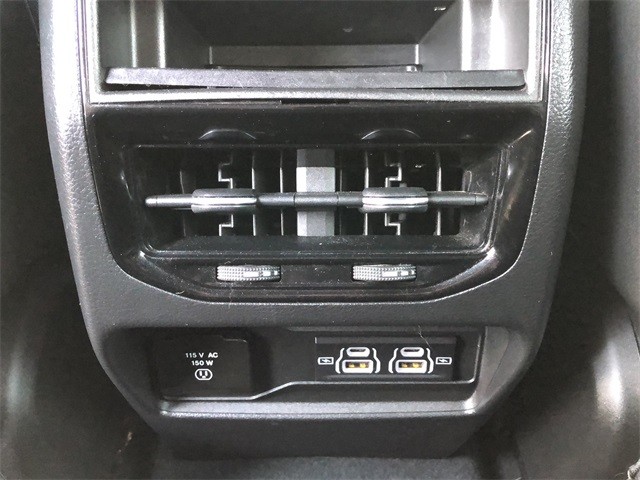 Jeep Grand Cherokee Vehicle Full-screen Gallery Image 18