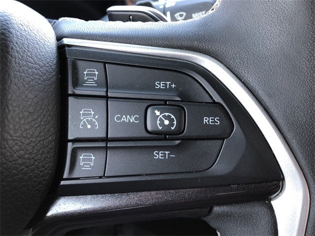 Jeep Grand Cherokee Vehicle Full-screen Gallery Image 19