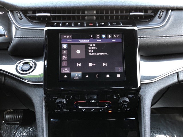 Jeep Grand Cherokee Vehicle Full-screen Gallery Image 22