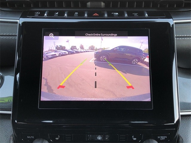 Jeep Grand Cherokee Vehicle Full-screen Gallery Image 24