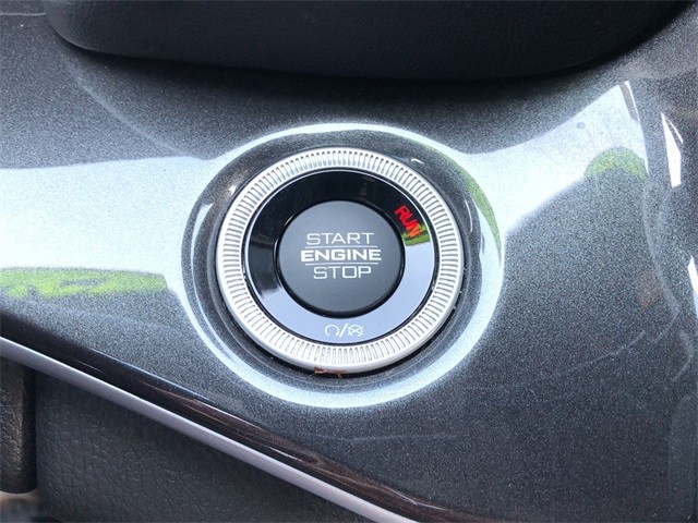 Jeep Grand Cherokee Vehicle Full-screen Gallery Image 25