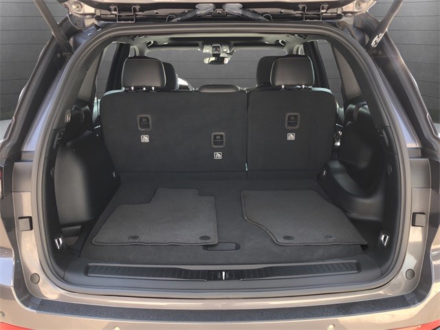 Jeep Grand Cherokee Vehicle Full-screen Gallery Image 28