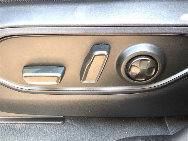 Jeep Grand Cherokee Vehicle Full-screen Gallery Image 29