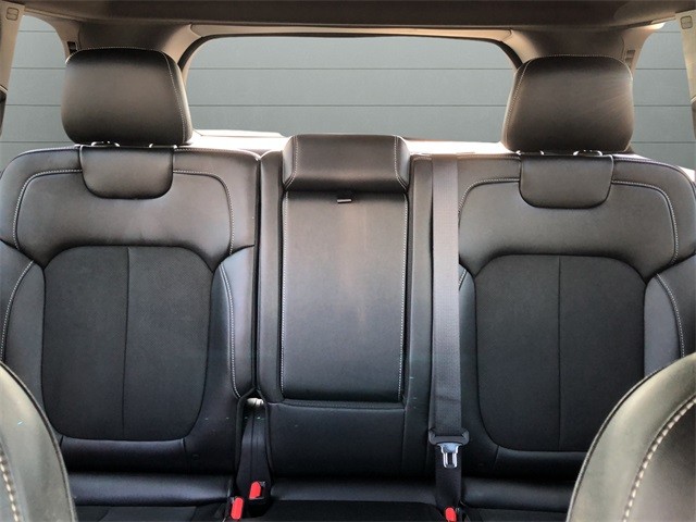 Jeep Grand Cherokee Vehicle Full-screen Gallery Image 30