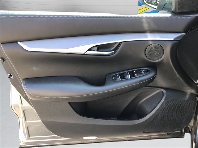 INFINITI QX50 Vehicle Full-screen Gallery Image 9