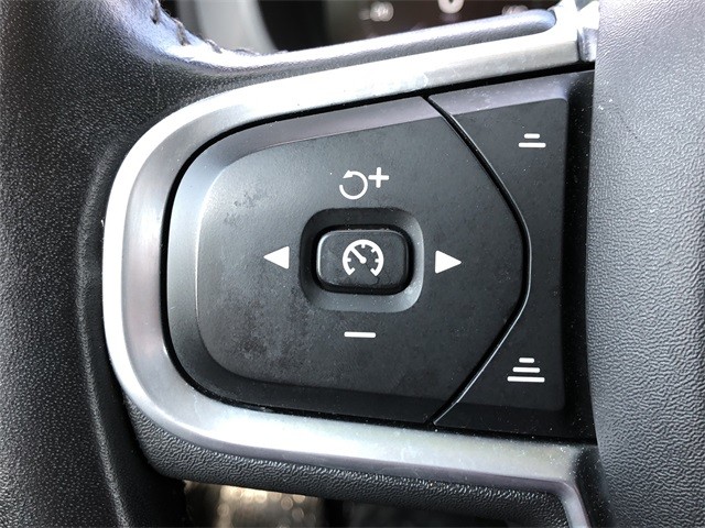 Volvo XC60 Vehicle Full-screen Gallery Image 9