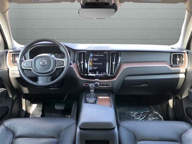 Volvo XC60 Vehicle Full-screen Gallery Image 12