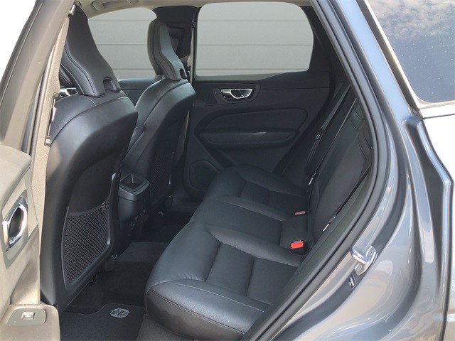 Volvo XC60 Vehicle Full-screen Gallery Image 17