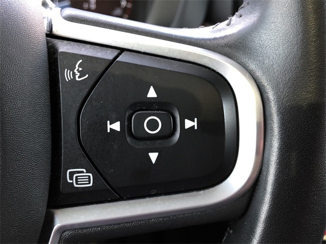 Volvo XC60 Vehicle Full-screen Gallery Image 18