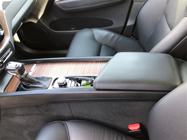 Volvo XC60 Vehicle Full-screen Gallery Image 20