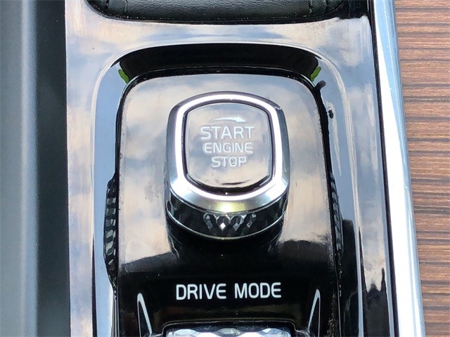 Volvo XC60 Vehicle Full-screen Gallery Image 24