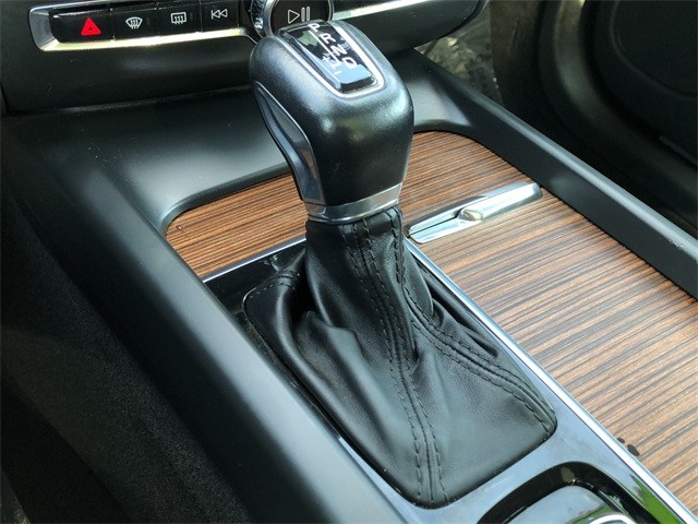 Volvo XC60 Vehicle Full-screen Gallery Image 25