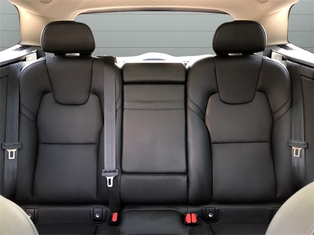 Volvo XC60 Vehicle Full-screen Gallery Image 29