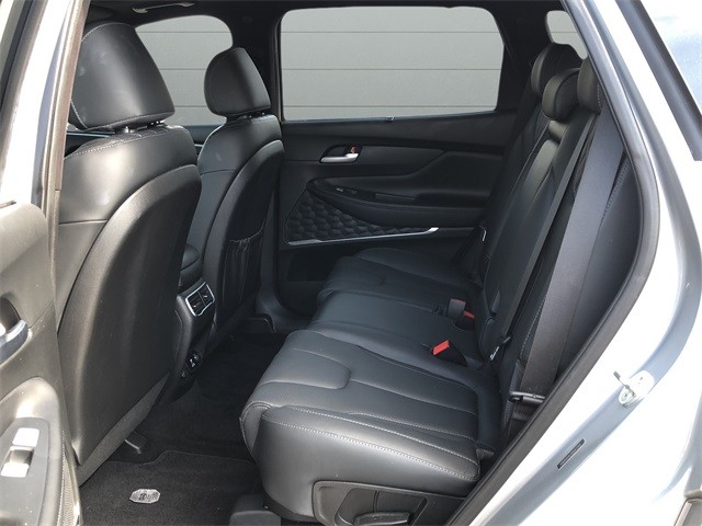 Hyundai Santa Fe Vehicle Full-screen Gallery Image 17