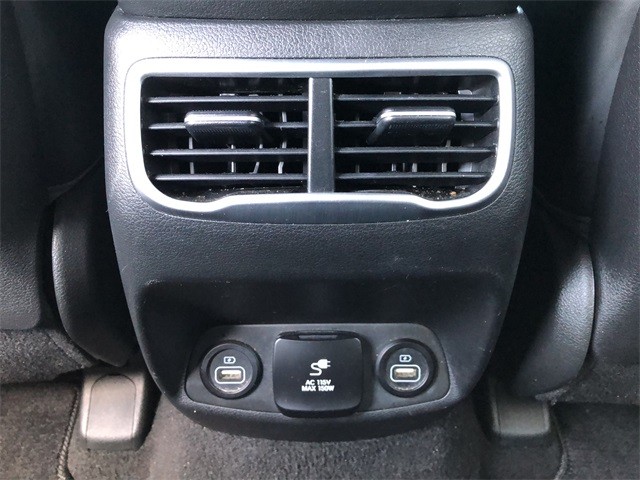 Hyundai Santa Fe Vehicle Full-screen Gallery Image 18